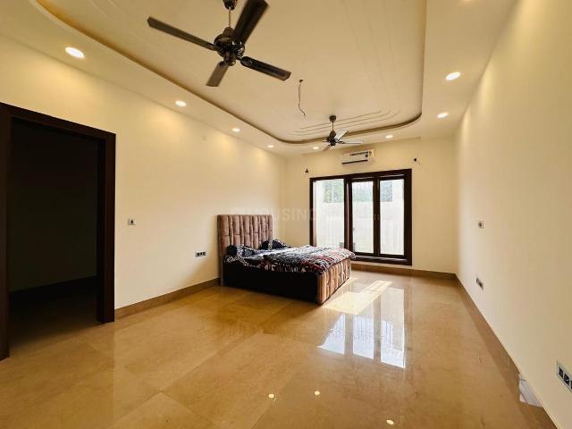 4 BHK Farm House in Sainik Farm for resale South Delhi. The reference number is 17791891