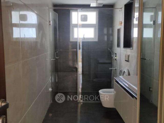 4 BHK Flat In Oyo 8337 Dlf Phase 4 For Sale In Lotus Lane
