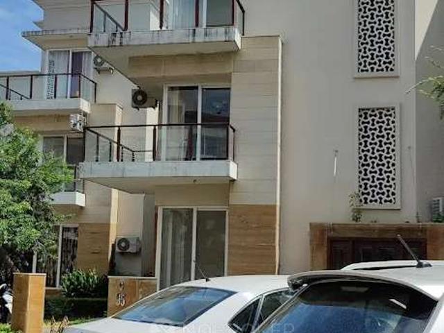 4+ BHK Flat In Bptp Astaire Gardens Pedestal Floors For Sale In Sector 70a