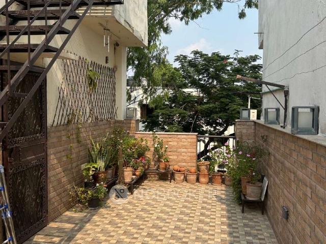 4 BHK Flat In H Block Saket Delhi for Rent In H Block Sake