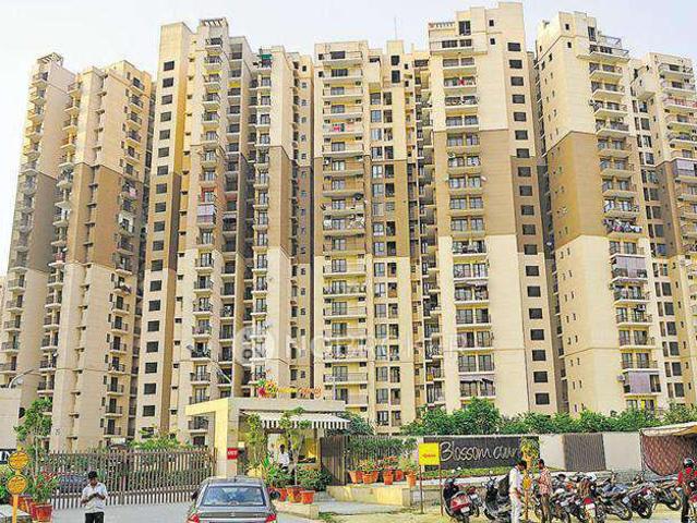 4 BHK Flat In Logix Blossom County For Sale In Sector 137
