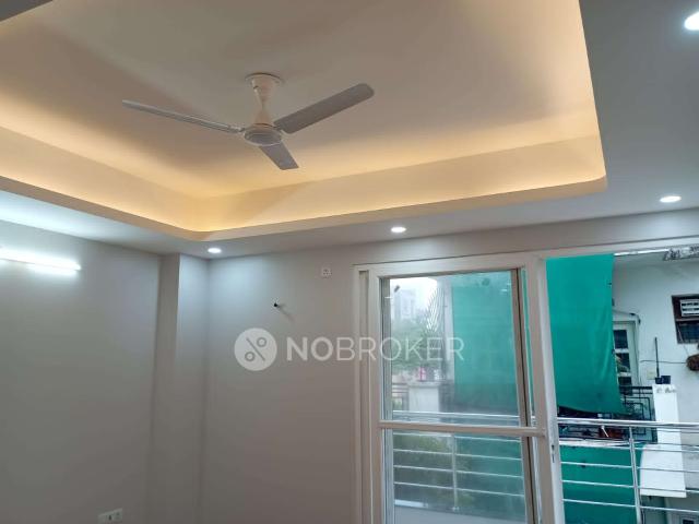 4 BHK Flat In Palam Vyapar Kendra, Palam Vihar For Sale In