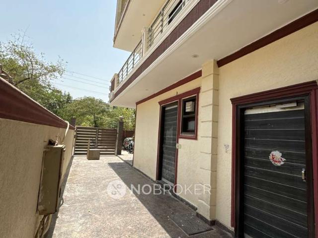 4+ BHK Flat In Standalone Building for Lease In Sector 24