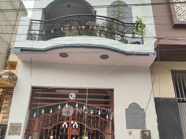 4 BHK Flat In Standalone Building For Sale In Madanpuri