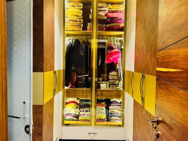 4+ BHK Flat In Uppal Southend For Sale In Sector 49
