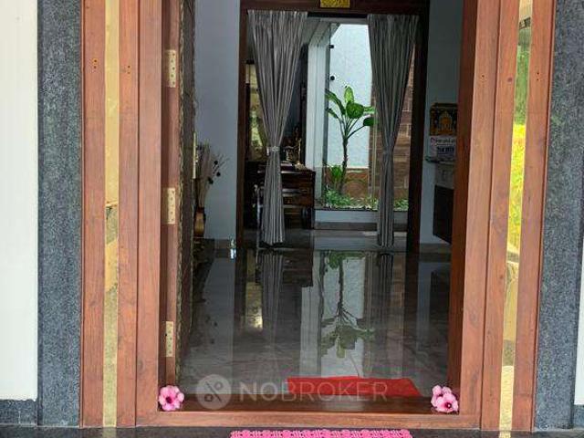 4+ BHK House For Sale In Akkarai