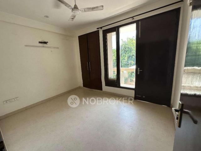 4+ BHK House For Sale In Queens Plaza Shopping Complex