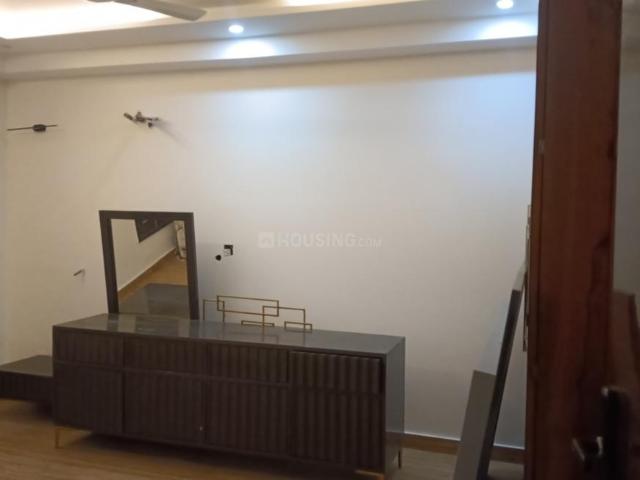 4 BHK Independent Builder Floor in Mukherjee Nagar for resale New Delhi. The reference number is 19978149