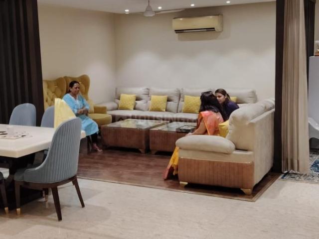 4 BHK Independent Builder Floor in Mukherjee Nagar for resale New Delhi. The reference number is 20706181