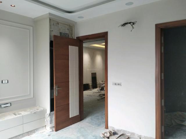 3 BHK Independent Builder Floor in Mukherjee Nagar for resale New Delhi. The reference number is 20731526