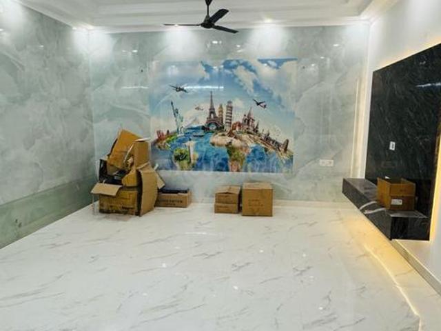 4 BHK Independent Builder Floor in Model Town for resale New Delhi. The reference number is 18129838