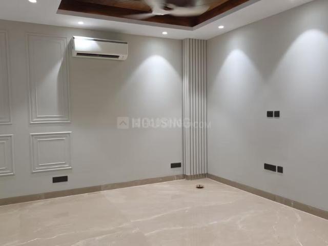 4 BHK Independent Builder Floor in Model Town for resale New Delhi. The reference number is 19427866