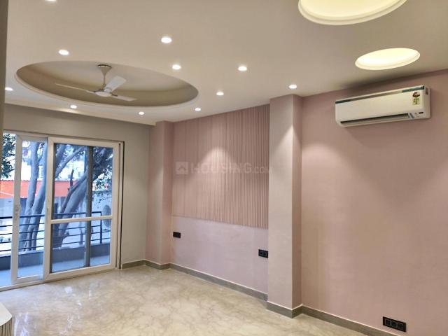 4 BHK Independent Builder Floor in Model Town for resale New Delhi. The reference number is 19428005