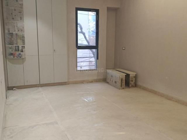 4 BHK Independent Builder Floor in Model Town for resale New Delhi. The reference number is 19470424