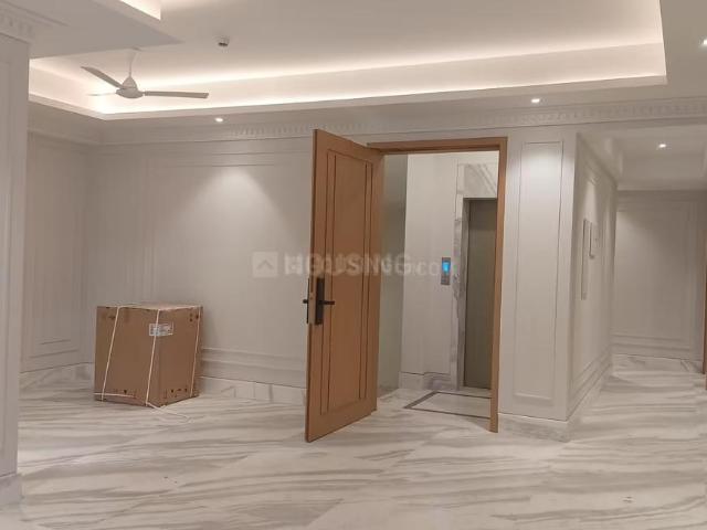 4 BHK Independent Builder Floor in Model Town for resale New Delhi. The reference number is 19501787