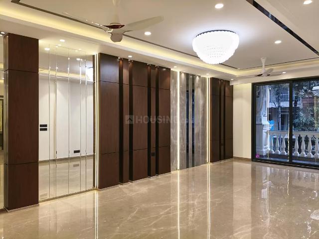 4 BHK Independent Builder Floor in Model Town for resale New Delhi. The reference number is 19501983