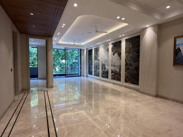 4 BHK Independent Builder Floor in Model Town for resale New Delhi. The reference number is 19222385