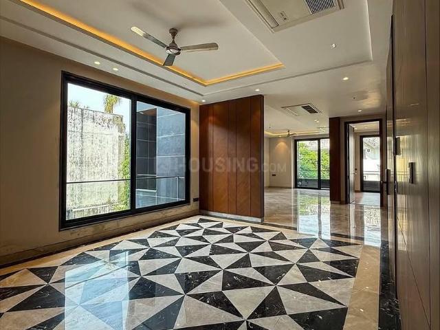 4 BHK Independent Builder Floor in Model Town for resale New Delhi. The reference number is 19223468