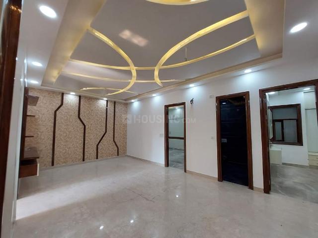 4 BHK Independent Builder Floor in Model Town for resale New Delhi. The reference number is 20007597