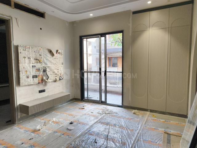 4 BHK Independent Builder Floor in Model Town for resale New Delhi. The reference number is 20032604