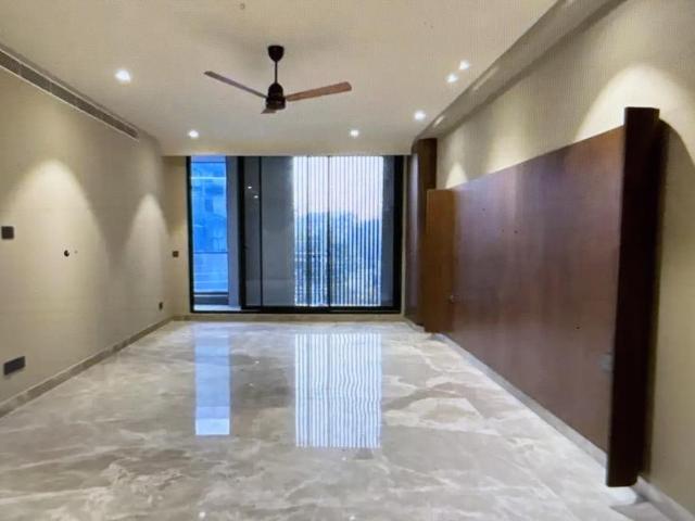 4 BHK Independent Builder Floor in Model Town for resale New Delhi. The reference number is 20129719