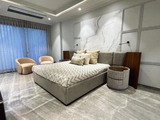 4 BHK Independent Builder Floor in Model Town for resale New Delhi. The reference number is 20217381