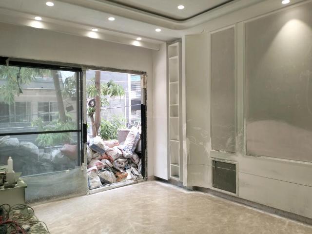 4 BHK Independent Builder Floor in Model Town for resale New Delhi. The reference number is 20222246