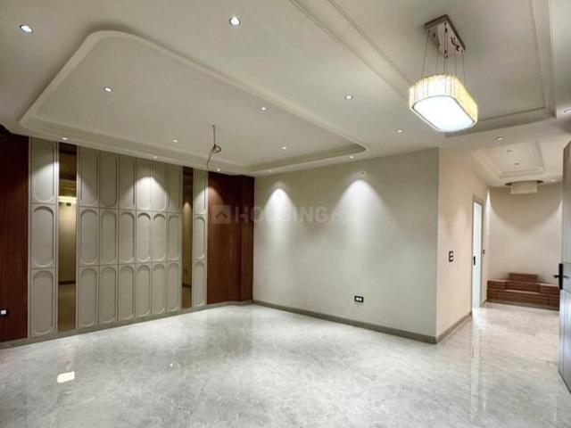 4 BHK Independent Builder Floor in Model Town for resale New Delhi. The reference number is 20270254