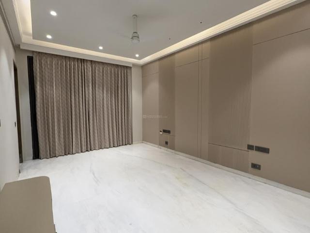 4 BHK Independent Builder Floor in Model Town for resale New Delhi. The reference number is 20304892