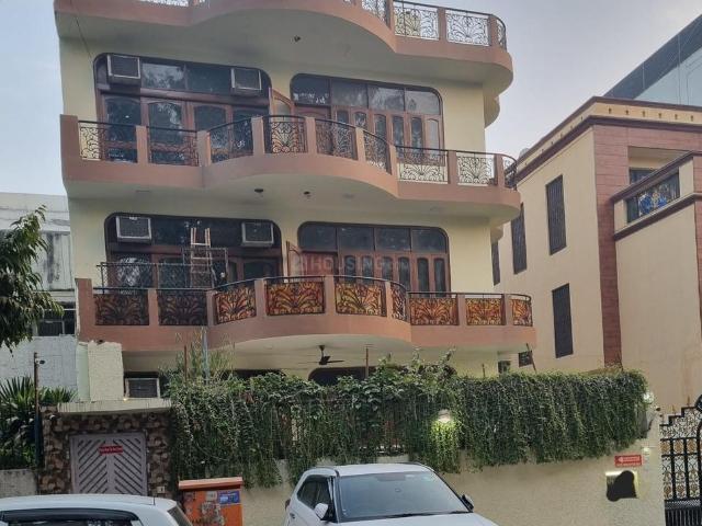 4 BHK Independent Builder Floor in New Friends Colony for rent New Delhi. The reference number is 11702843