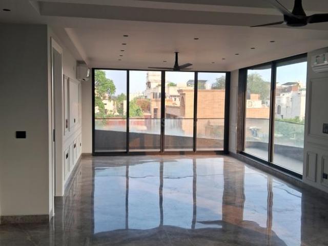 4 BHK Independent Builder Floor in New Friends Colony for resale New Delhi. The reference number is 20645436
