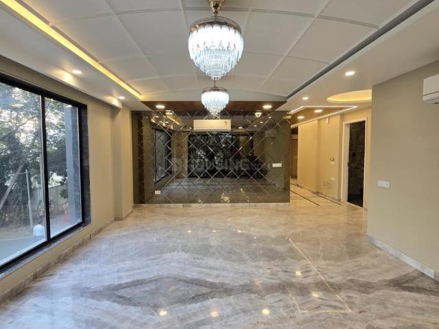 4 BHK Independent Builder Floor in Ashok Vihar for resale New Delhi. The reference number is 19824374