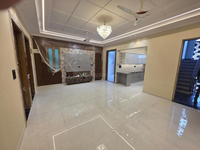 4 BHK Independent Builder Floor in Bamheta Village for resale Ghaziabad. The reference number is 19089750