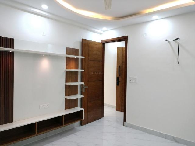 4 BHK Independent Builder Floor in Raju Parak Extension for resale New Delhi. The reference number is 19946277