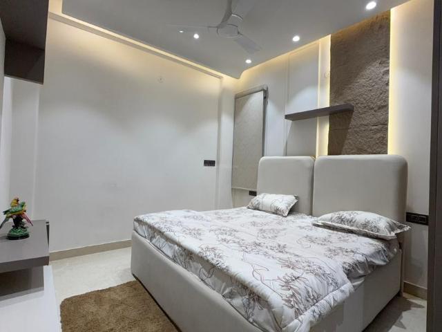 4 BHK Independent Builder Floor in Dwarka Mor for resale New Delhi. The reference number is 20673872