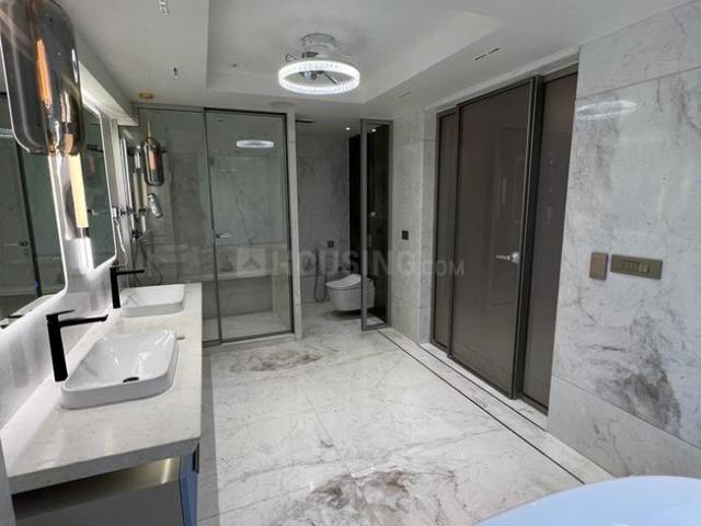 4 BHK Independent Builder Floor in Defence Colony for resale South Delhi. The reference number is 16425771