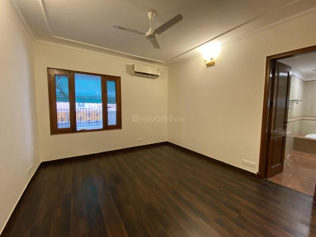 4 BHK Independent Builder Floor in Defence Colony for resale New Delhi. The reference number is 20567098