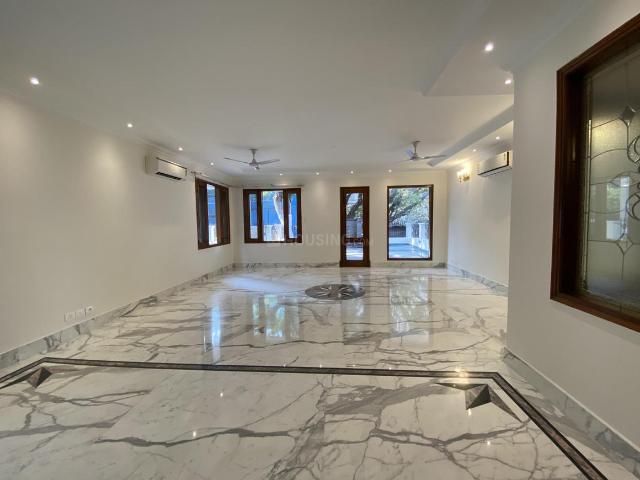 4 BHK Independent Builder Floor in Defence Colony for resale New Delhi. The reference number is 20567166