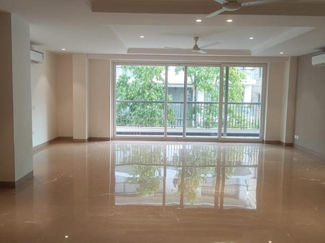 4 BHK Independent Builder Floor in Defence Colony for resale New Delhi. The reference number is 20958376