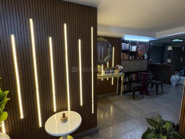 4 BHK Independent Builder Floor in Defence Colony for resale South Delhi. The reference number is 16953222