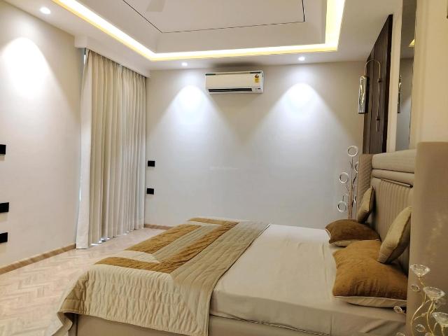 4 BHK Independent Builder Floor in DLF Phase 4 for rent Gurgaon. The reference number is 18922688
