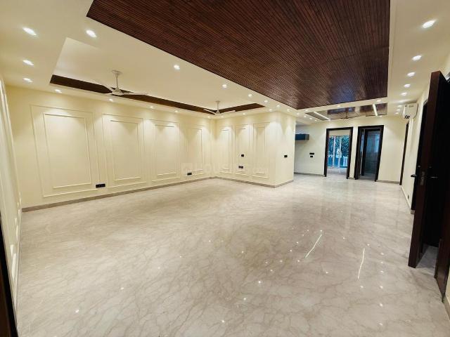 4 BHK Independent Builder Floor in DLF Phase 4 for rent Gurgaon. The reference number is 20461145