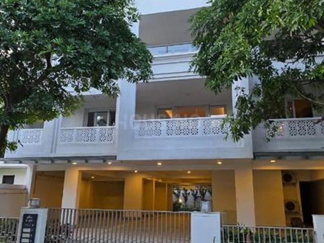 4 BHK Independent Builder Floor in DLF Phase 5 for rent Gurgaon. The reference number is 19774406