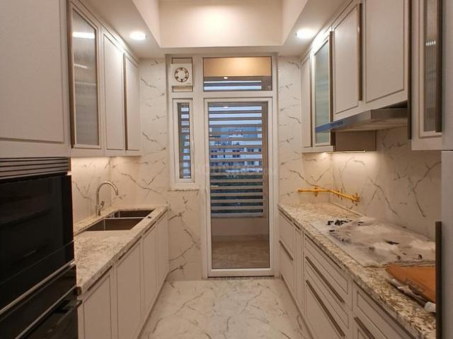 4 BHK Independent Builder Floor in DLF Phase 5 for resale Gurgaon. The reference number is 18810123