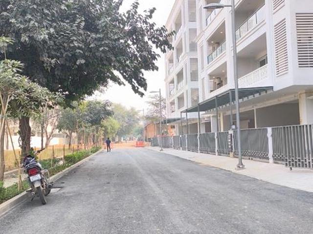4 BHK Independent Builder Floor in DLF Phase 5 for resale Gurgaon. The reference number is 18953883