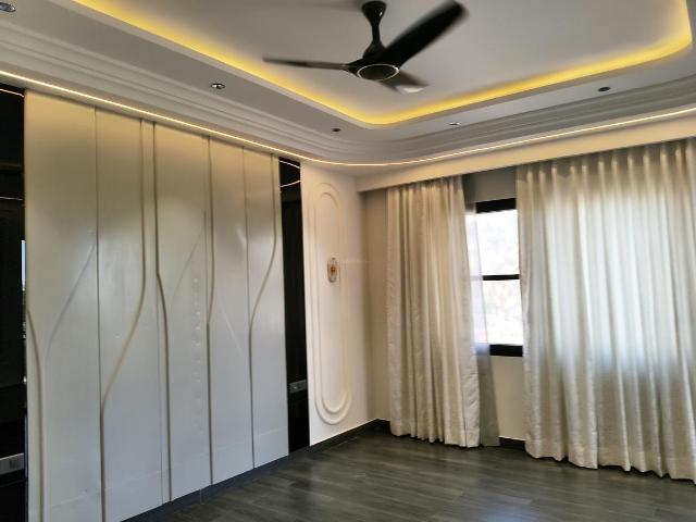 4 BHK Independent Builder Floor in DLF Phase 1 for rent Gurgaon. The reference number is 19942180