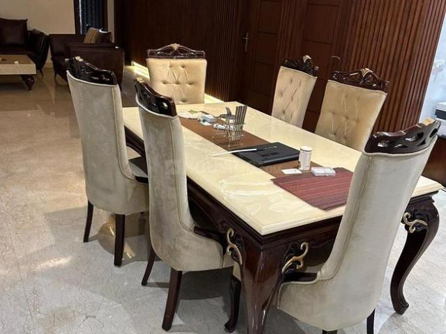 4 BHK Independent Builder Floor in DLF Phase 2 for rent Gurgaon. The reference number is 18756641