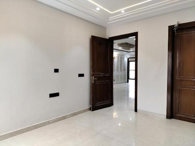 4 BHK Independent Builder Floor in DLF Phase 2 for rent Gurgaon. The reference number is 18904273
