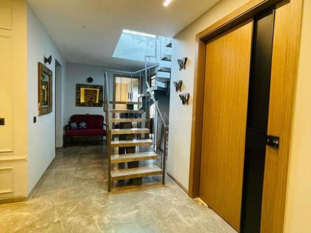 4 BHK Independent Builder Floor in DLF Phase 2 for resale Gurgaon. The reference number is 18225178