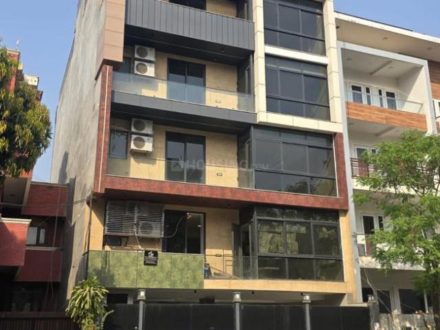 4 BHK Independent Builder Floor in DLF Phase 2 for resale Gurgaon. The reference number is 20105973